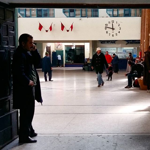 Para entrar a una terminal de autobuses en Marrakech…