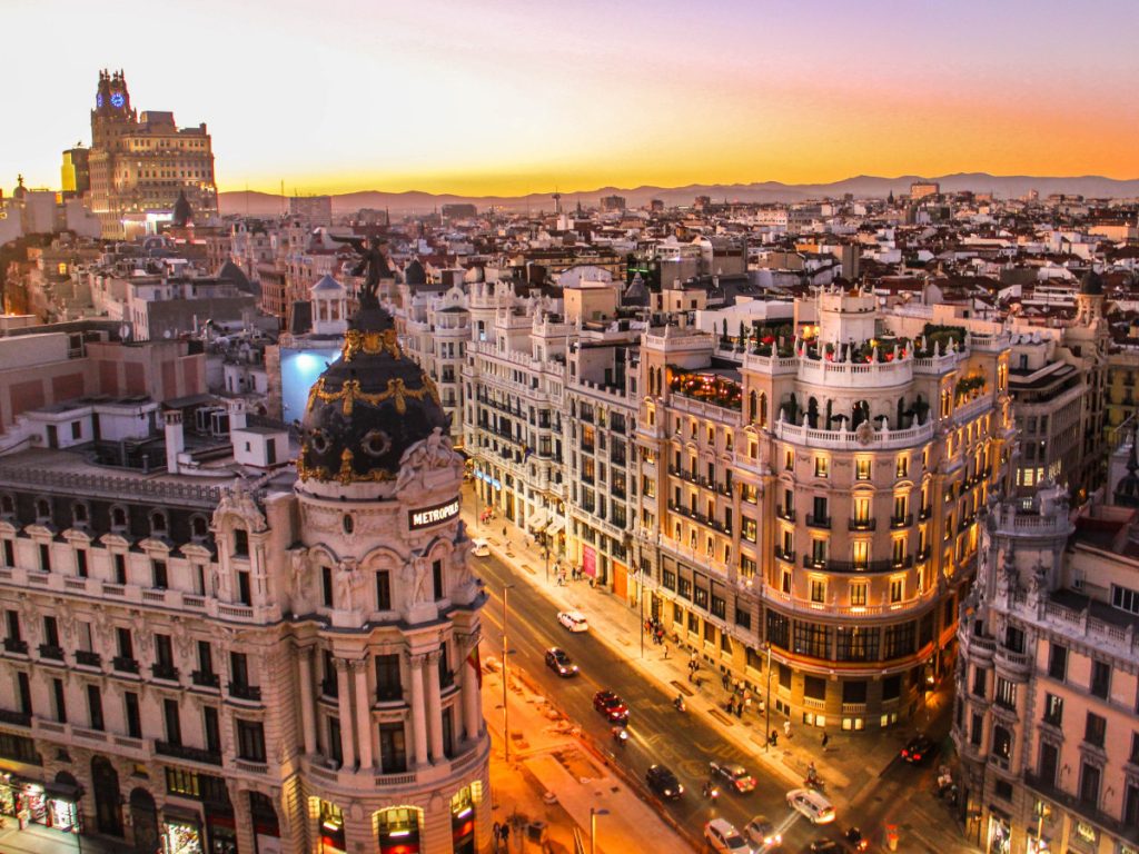 Calle Gran Vía, Madrid, España / Foto: Florian Wehde (unsplash)