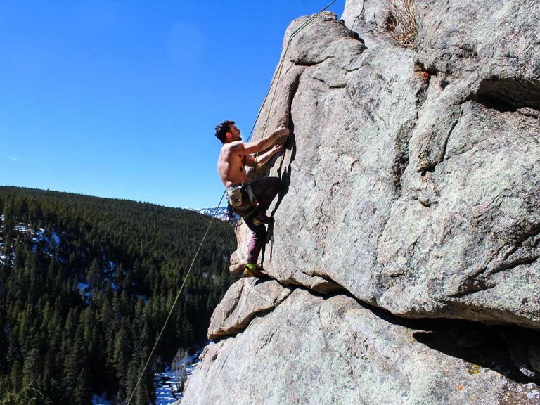 Seguridad en escalada / Foto: Connor Moynihan (unsplash)