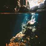 Bucear en los cenotes México / Foto: Jakob Owens (unsplash)