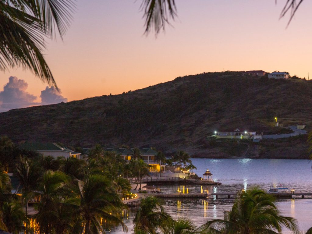 Mamora Bay, Antigua y Barbuda / Foto: Mark Jordan (unsplash)