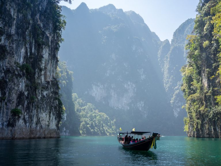 Khao Sok National Park, Khlong Sok, Tailandia / Foto: Robin Noguier (unsplash)