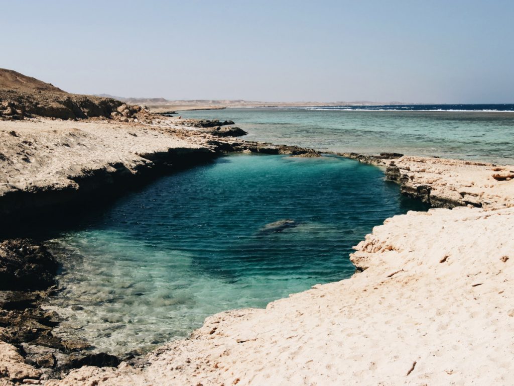 Piscinas naturales. Al-Nayzak, Egipto / Foto: Isabella Juskova (unsplash)