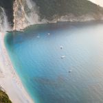 Myrtos Beach, Cefalonia , Grecia / Foto: george Prentzas (unsplash)