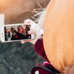 'Selfie' de viajes / Foto: Christian Wiediger (unsplash)