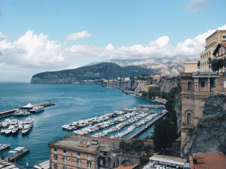 Sorrento, Italia / Foto: Alicia Steels (unsplash)