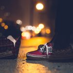 Zapatos y ciudades / Foto: Erik Mclean (unsplash)