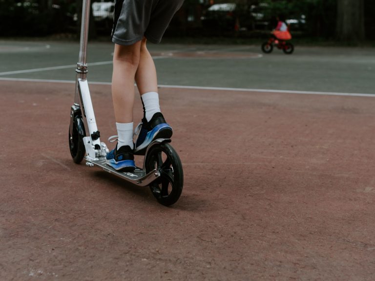 E-Scooters / Foto: Kelly Sikkema (unsplash)