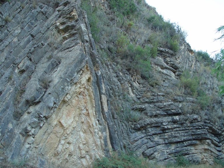 Anticlinal Sot de Chera / Foto: Taller empleo, [CC BY] vía Wikimedia Commons