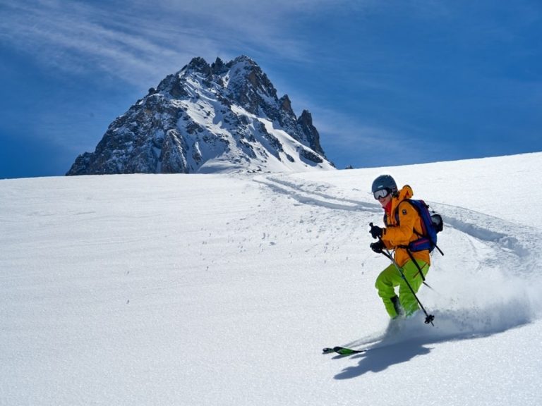 Equipo de esquí de montaña