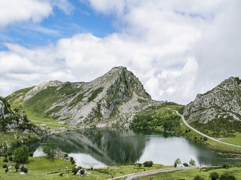 Asturias se prepara para recibir la oleada de turistas que llegarán este verano