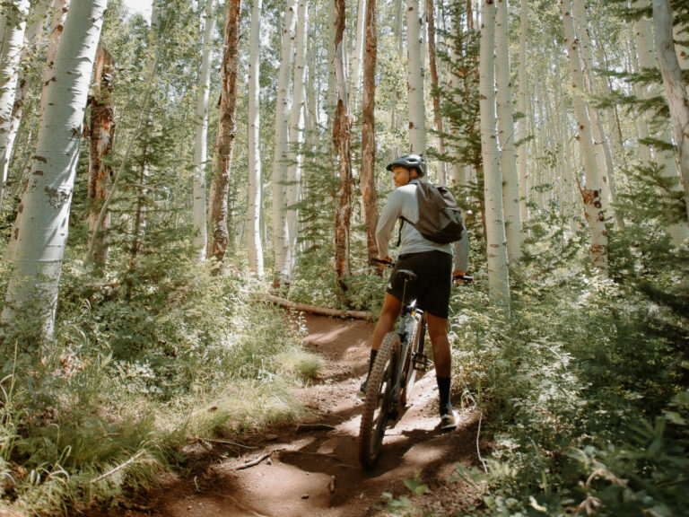 ¿Cuántos kilómetros se puede hacer con una bicicleta eléctrica de montaña? / Foto: Chris Henry (Unsplash)